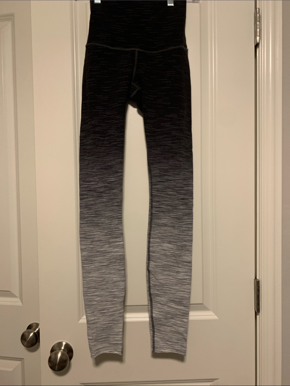 Lululemon Black/White Stripe Ombre Leggings
Sz 4, 29in, Length has been cut